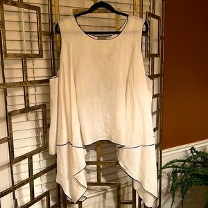 One Size Pegasus White Linen Top Trimmed in Black